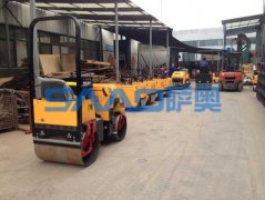 座駕壓路機(jī)、灌縫機(jī)等多種機(jī)器出口尼日爾