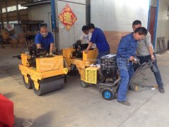 路面開槽機(jī)，小型手扶壓路機(jī)成功發(fā)往目的