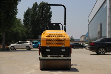 作為小型壓路機(jī)的操作員，需要牢記哪些操作規(guī)
