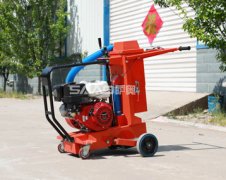 熟練操作小型瀝青路面開槽機(jī)，不是夢(mèng)