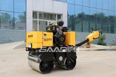 當(dāng)小型壓路機(jī)打滑時(shí)應(yīng)該怎么辦？